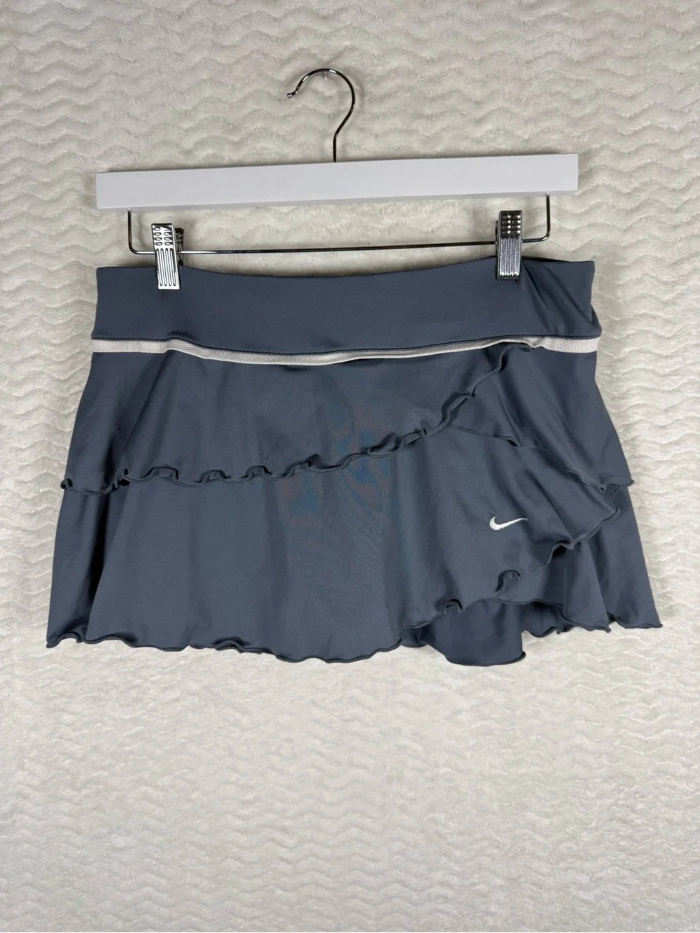 Nike Women's Gray Ruffle Tennis Skort with Contrast Trim. Look good on the court